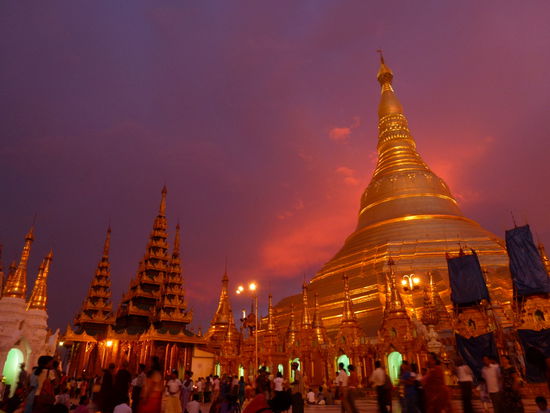 Shwedagon Pagode bei Sonnenuntergang