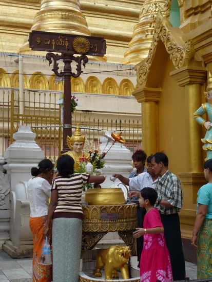 Der Schrein für Montags Geborene...der Glauben ist hier Alltag!