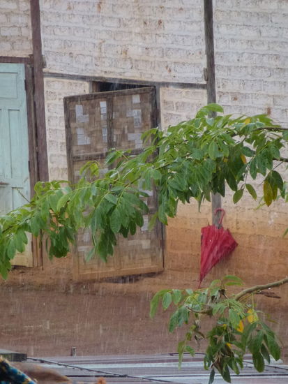 Wir hatten so ein Glück, dass Lunch angesagt war und wir im trockenen sitzen durften!