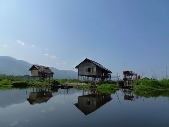 Eines der schwimmenden Dörfer -Ywama