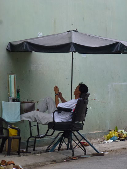 Wieder an Land, der örtliche Friseur....
Fazit: Alles in allem ein schlechter Touristennepp! (also nicht der Friseur sondern die tour)