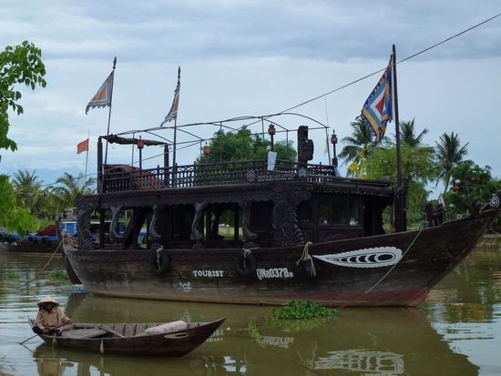 Thu Bon River (der Bootsfahrer kam nachher ans Ufer und wollte auch Geld haben....!!!!!)