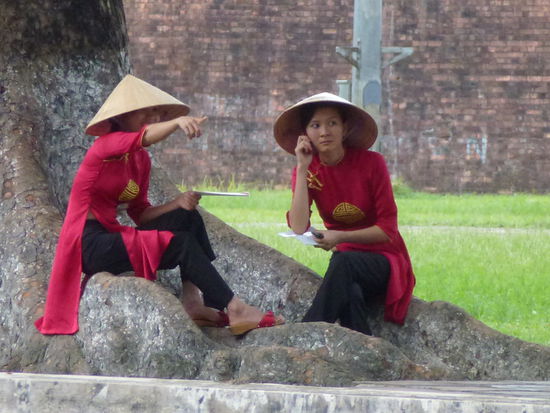 Plausch am Straßenrand