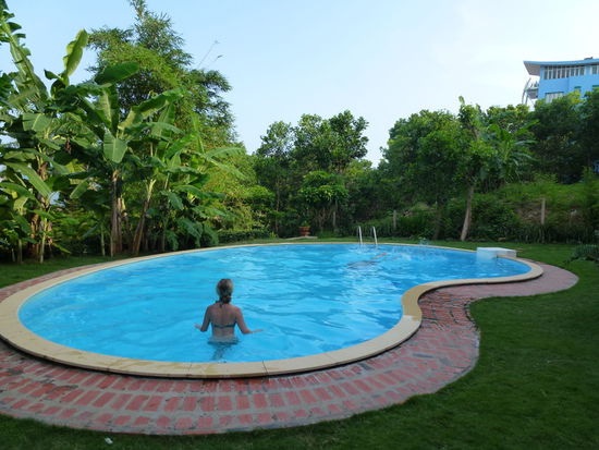 ...unser Pool, unser Nachmittag nach dem Extrembusfahren!