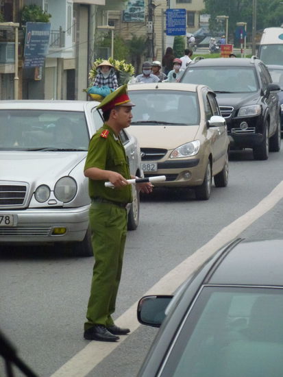 ...und er versucht es in den Griff zu kriegen...