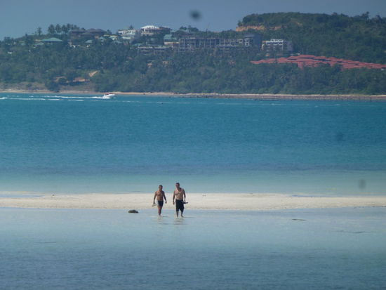 ...es können wirklich Leute übers Wasser laufen...hihi, Nähe Big Buddha Beach