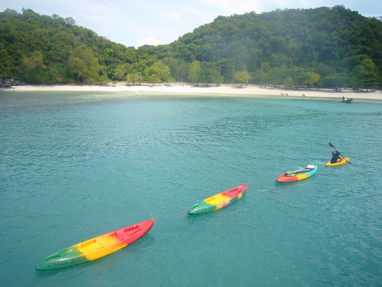 Dieser Strand war der Ausgangspunkt für die Kajakfahrer Richtung Koh Mae Koh