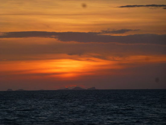 Das Meer verabschiedet sich ruhiger, als es uns begrüßt hat!
