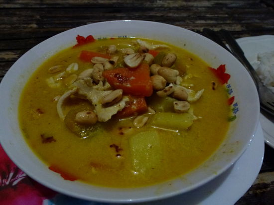 Gelbes Curry mit Hühnchen 70 Baht