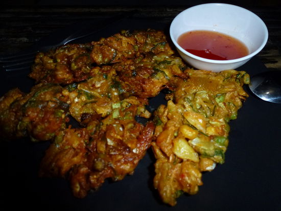 No Name, frittiertes Gemüse mit Thaikräutern, 60 Baht