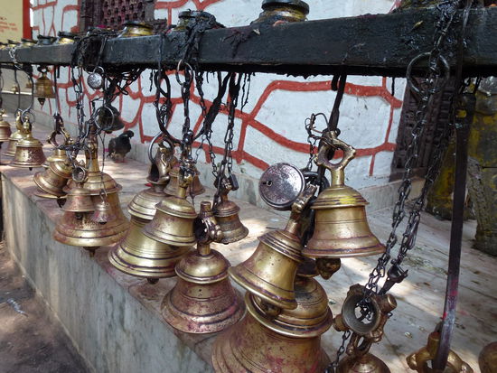 Läute die Glocke, gehe im Uhrzeigersinn und es wird dir Glück bringen