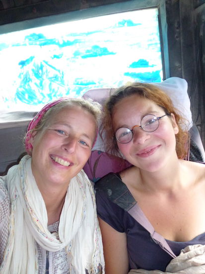 Total erschöpft auf dem Weg nach  Pokhara, aber glücklich