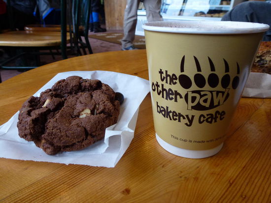 Mein Lieblingsleckerchen: Double-Choc-Cookie und Chai Latte