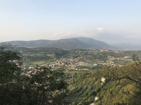 Blick ins Hinterland Richtung Costermano