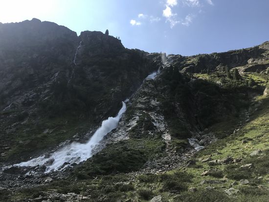 Donnert und Tosend! Atemberaubende Naturgewalt