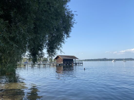 Welch eine Wohltat war das Schwimmen im See nach der Fahrt. Und der kleine Spaziergang tat nach der langen Fahrt auch sehr gut.. einziger Wermutstropfen: sehr viele und sehr gefräßige Mücken!!