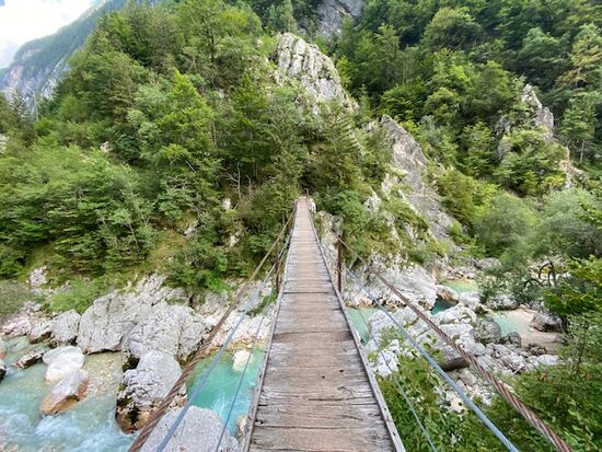 Holzbrücken an jeder Ecke