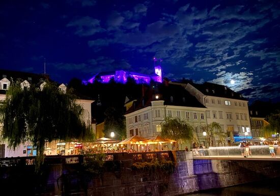 Die Burg macht dem Vollmond gewaltig Konkurrenz