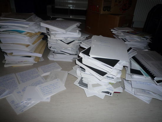 z.B. von meinen alten Studienunterlagen, in die ich nie mehr einen Blick geworfen habe...hab ja natürlich all dieses Wissen sowieso im Kopf abgespeichert...insgesamt 1,5 grüne Tonnen Altpapier kamen zusammen