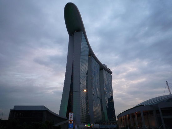 Marina Bay Sands Resort (Casino &amp; Hotel) - vielleicht beim nächsten Mal. Dieses Mal musste das Bett im Schlafsaal des Backpackerhostels ausreichen.