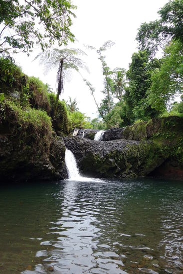 Einer der erfrischenden, nicht mit Badenden überfüllten Wasserfälle auf Upolo