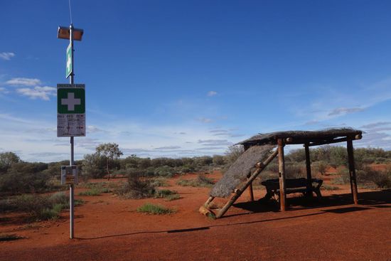(Und auf dem Weg immer wieder schatten spendende Hütten und Notfalltelefone)