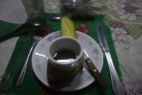 Vorspeise Avocado. Plus Öldip, nur um sicherzugehen, dass ich nicht vom Fleisch falle