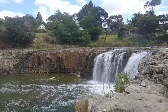 ...zum allseits gepriesenen Wasserfall