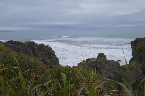 ...diese entstanden durch eine Landerhebung übereinander geschichteter Kalksedimente