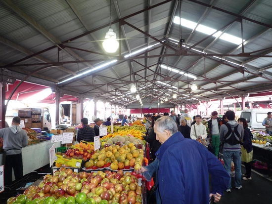 Einkäufe auf dem Victoria Markt gegenüber meines Hostels (Der gemeine Backpacker geht da kurz vor der Schließzeit hin um billiges Obst und Gemüse abzugreifen. So weit ist es mit mir schon gekommen...  )