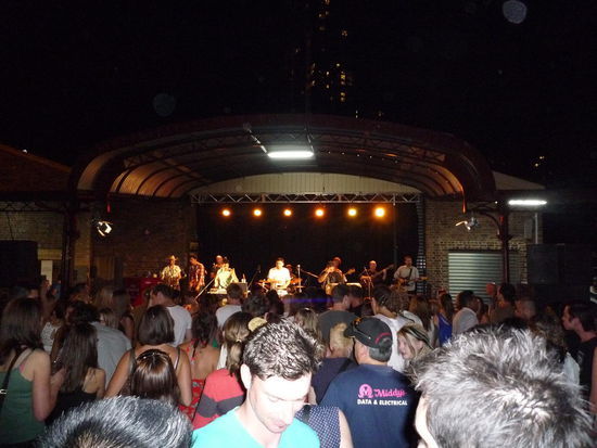 ...und natürlich - ihr kennt uns! - treiben wir uns auch nachts um die Häuser, zum Beispiel auf dem Victoria-Nachtmarkt...