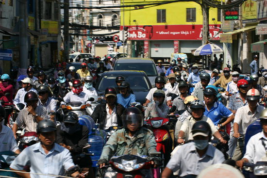 Also nicht das nur drei leute darauf warten, dass unser Zug vorbei fährt 