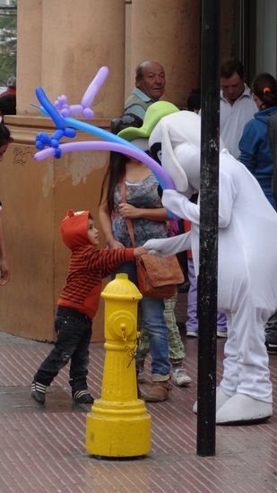 Es ist Ostern. Und auch hier verteilt der Osterhase Geschenke