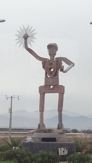 Das Wahrzeichen von Calama (grösste Tagebau Mine der Welt)