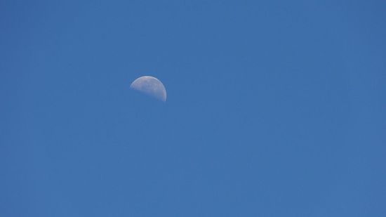 Der Mond um ca. 11Uhr am Morgen