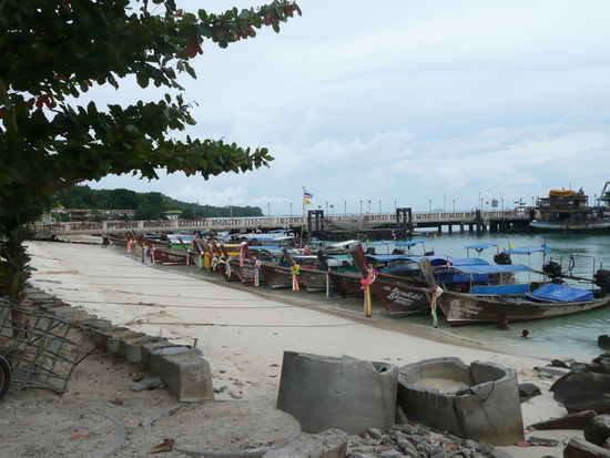 Ein Teil des Hafens von Phi Phi