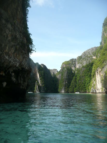 Hier fahren wir gerade in die traumhafte Lagune um schwimmen zu gehen....