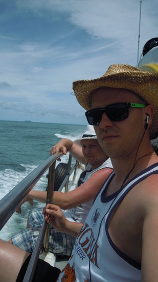 Christian und ich auf unserem Lieblingsplatz bei der Fahrt nach Koh Lanta