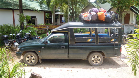 Unser Taxi vom Hafen zum Bungalow