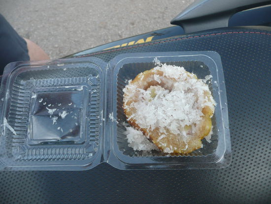 Ein Teil unseres Frühstücks....irgendwas mit Banane und Kokus....lecker wars!!