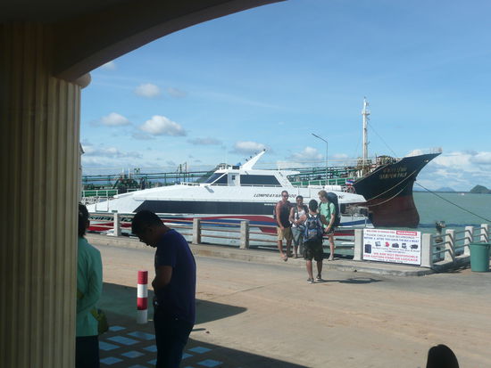 Das schöne und schnelle Böttchen war leider nicht unseres...das fährt nach Bangkok