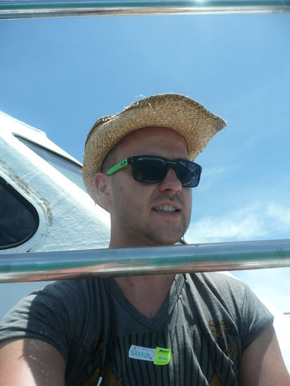 Kurz vor der Abfahrt auf dem Boot....hier seht ihr unsere aufgeklebten Markierungen 