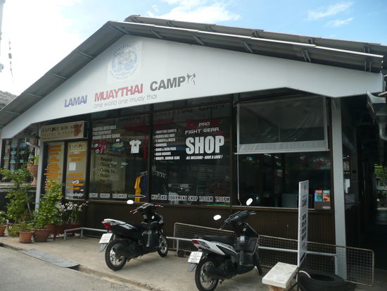 Muay Thai Camp mit Shop und Cafe
