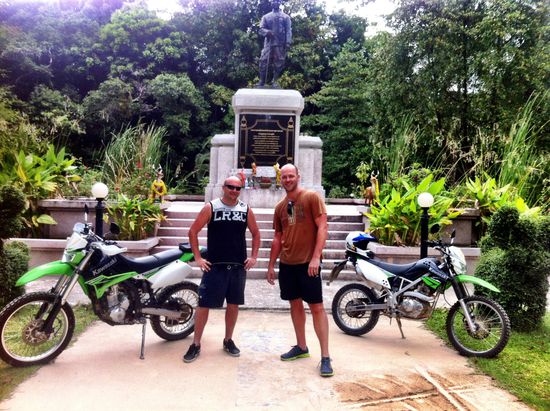 Die zwei Easyrider mit ihren Bikes...