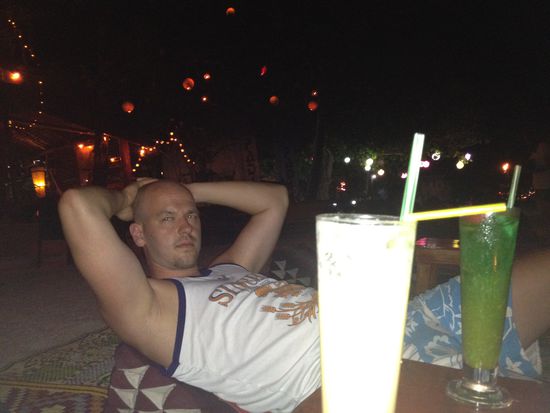 Abends beim Cocktails schlürfen am Strand