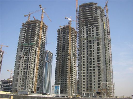 in Dubai sollen über 75% aller Baukräne der Welt stehen