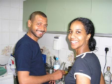 Mohaed und Dalia in der Kueche
