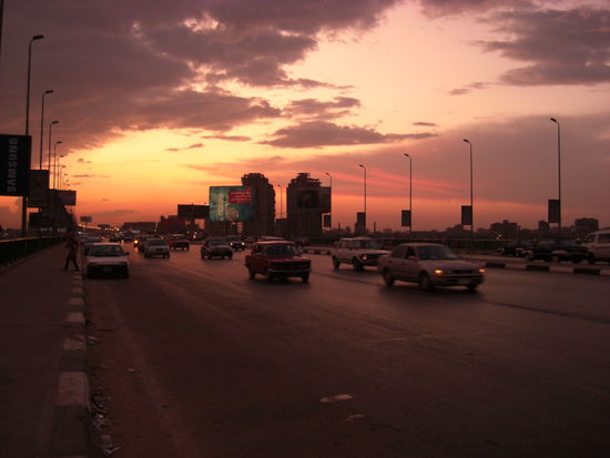 die Ring Road am Abend - ausnahmsweise einmal nicht vollgestopft mit Autos