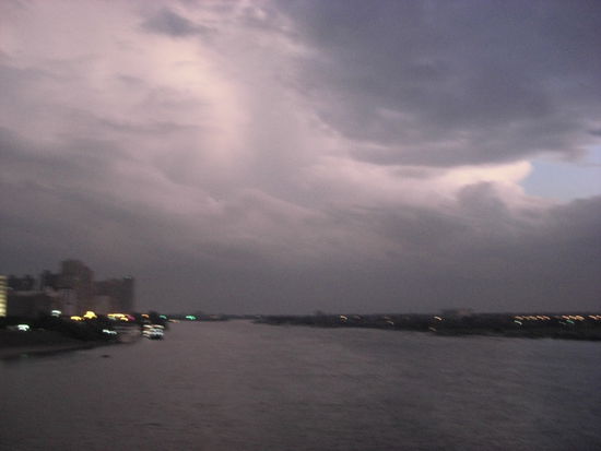 Sehr außergewöhnlich: Gewitter! Leider kann man den Blitz kaum erkennen