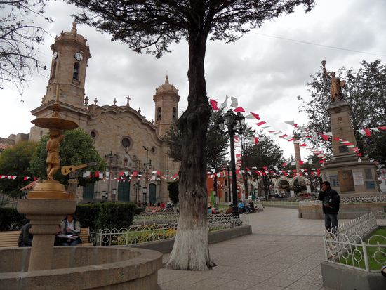Stadtplatz und Kathedrale von Potosí